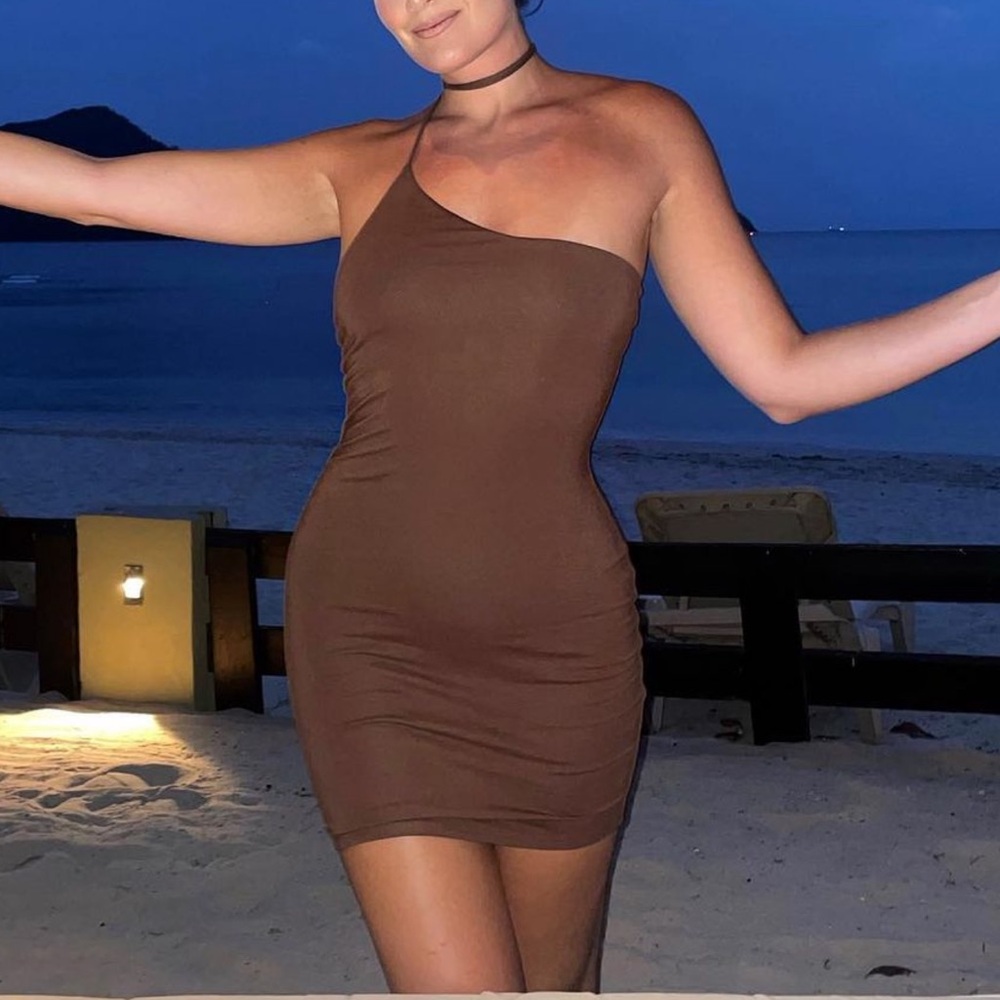 Oh Polly ONE SHOULDER CHOKER MINI DRESS IN BROWN size 6